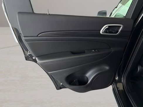 Used 2022 Jeep Grand Cherokee Laredo X image 31