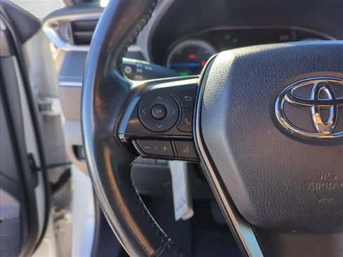 Certified 2022 Toyota Venza XLE image 17