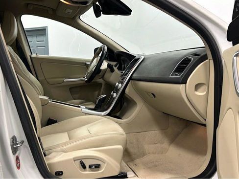 Used 2016 Volvo XC60 T5 Premier image 8