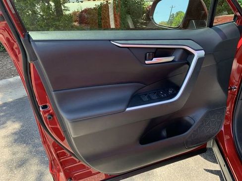 Used 2025 Toyota RAV4 XLE FWD image 17