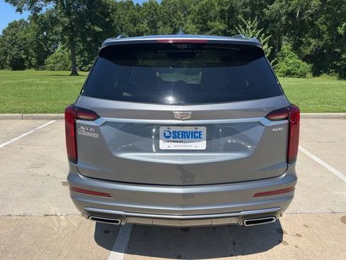 Used 2022 Cadillac XT6 Premium Luxury w/ Technology Package FWD image 2