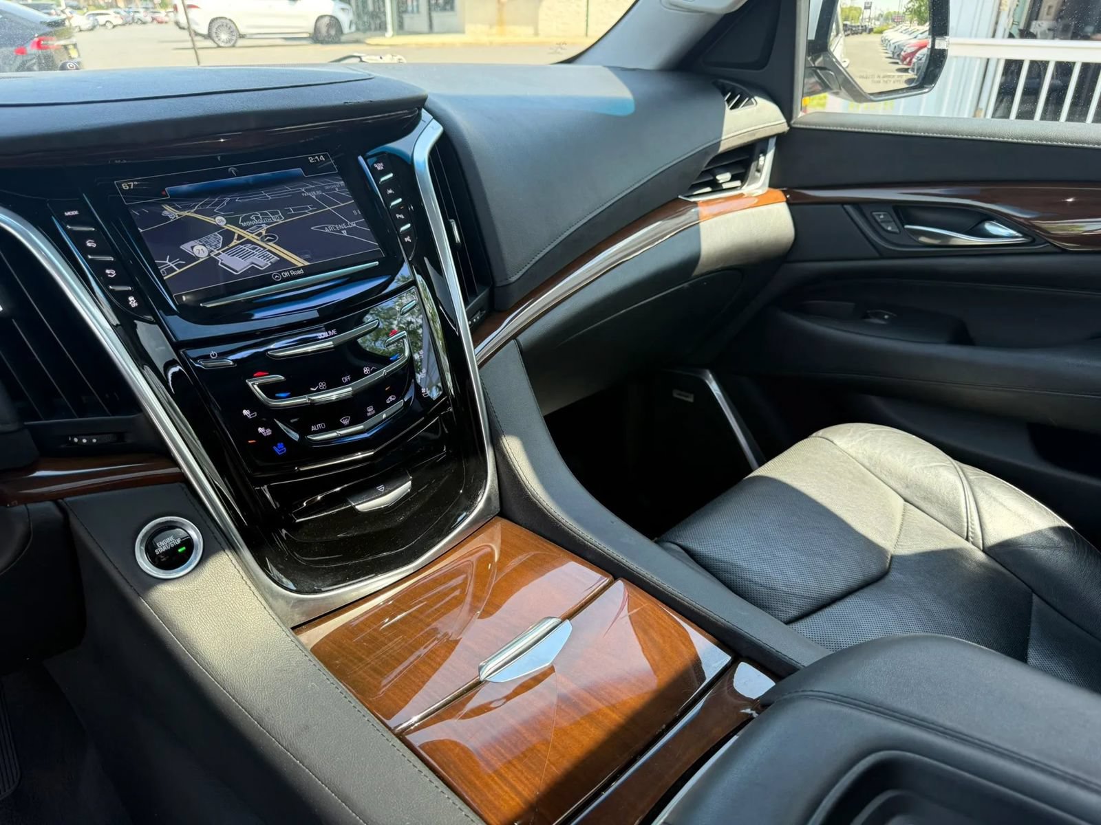 Used 2020 Cadillac Escalade ESV Luxury RWD image 24