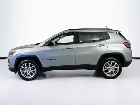 Used 2022 Jeep Compass Latitude w/ Sun and Sound Group image 8
