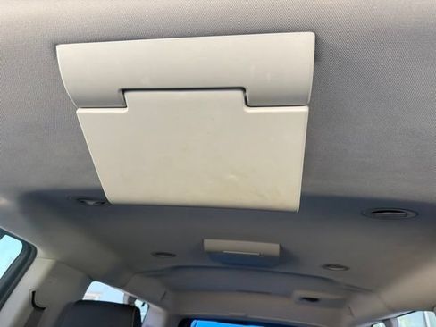 Used 2017 Chevrolet Suburban Premier RWD image 18
