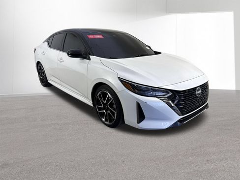 Certified 2024 Nissan Sentra SR FWD image 3
