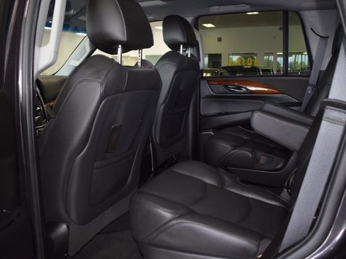 Used 2018 Cadillac Escalade Premium Luxury image 18