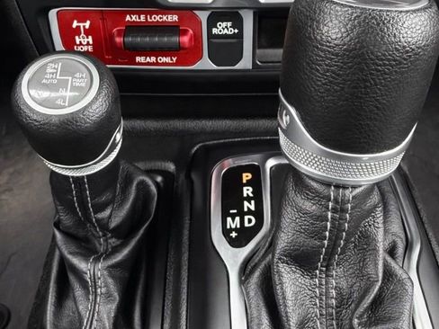 Used 2024 Jeep Wrangler Unlimited image 18