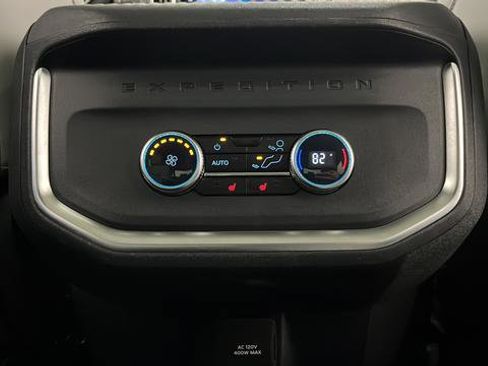 Used 2025 Ford Expedition Platinum w/ Driver's Package image 4
