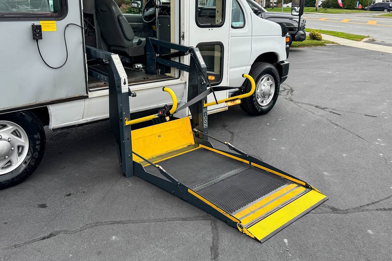 Used 2014 Ford E-350 and Econoline 350 Extended Super Duty w/ Power Group RWD image 6