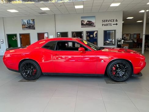 Certified 2018 Dodge Challenger R/T Scat Pack w/ Dynamics Package RWD image 37