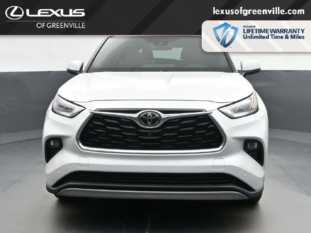 Used 2022 Toyota Highlander Platinum FWD image 3