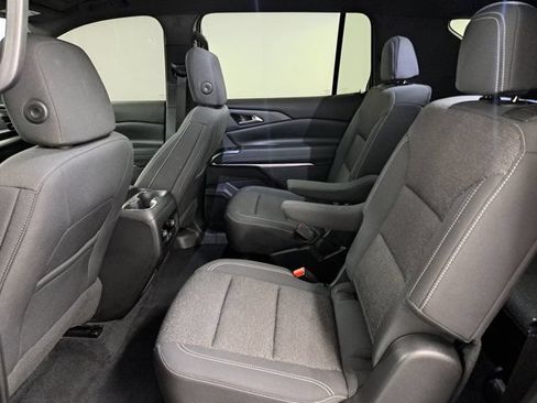 Used 2024 Chevrolet Traverse LT FWD image 17