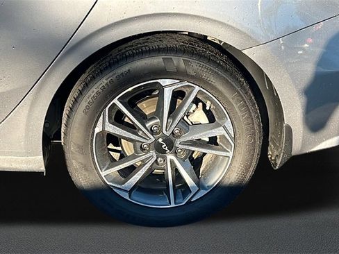 Used 2024 Kia Forte LXS w/ LXS Technology Package image 4