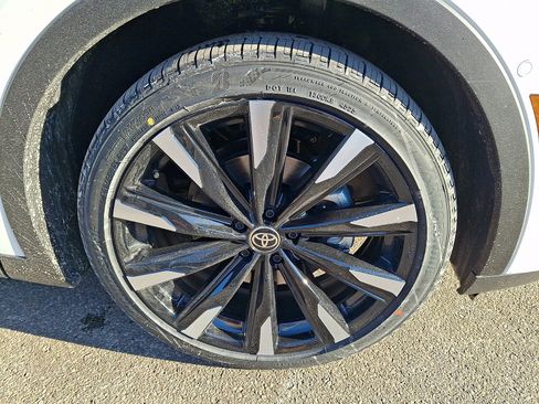 New 2026 Toyota Crown Platinum image 8