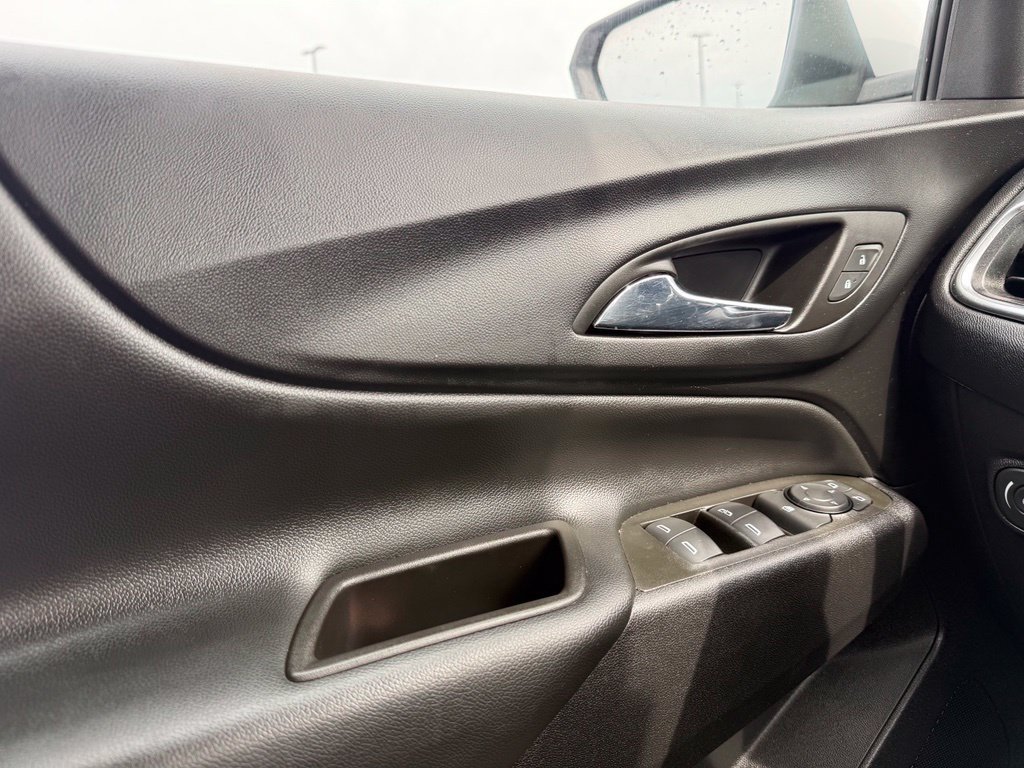 Used 2023 Chevrolet Equinox LT FWD image 12