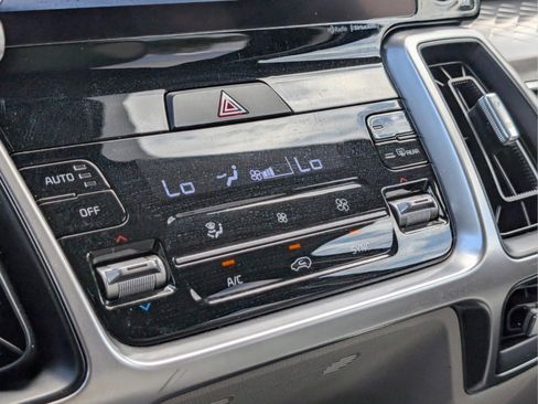 Used 2023 Kia Sorento S FWD image 18