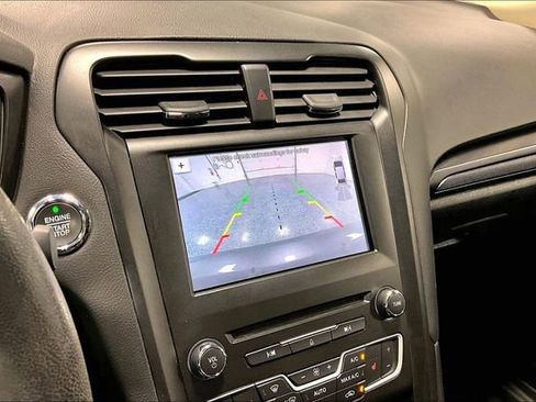 Used 2018 Ford Fusion SE w/ Equipment Group 601A image 14