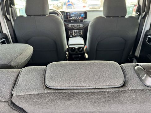 Certified 2025 Jeep Wrangler Unlimited Sahara AWD/4WD image 13