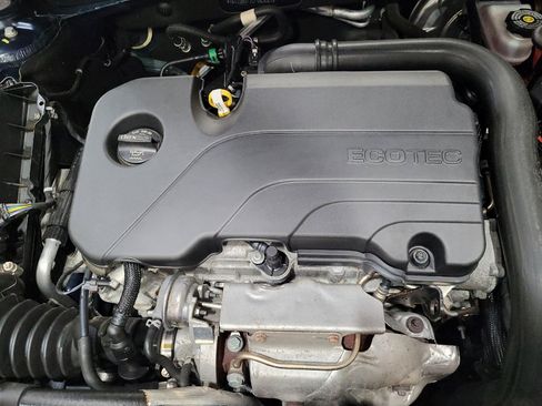 Used 2020 Chevrolet Malibu LT FWD image 30