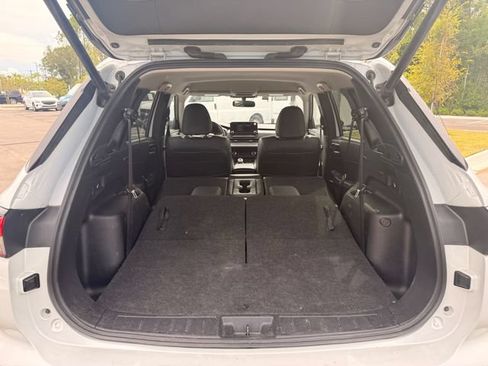 Used 2024 Mitsubishi Outlander AWD image 21