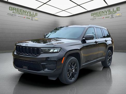 New 2025 Jeep Grand Cherokee Altitude image 2