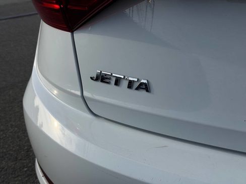 Used 2021 Volkswagen Jetta SE FWD image 6