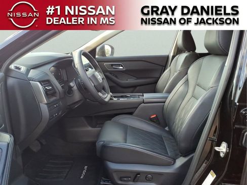 Certified 2025 Nissan Rogue Platinum w/ Platinum Premium Package image 22