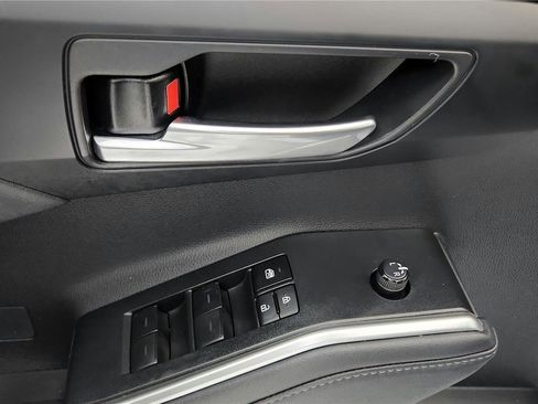 Certified 2023 Toyota Highlander XLE image 24