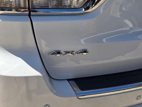 Used 2018 Jeep Grand Cherokee Overland AWD/4WD image 6