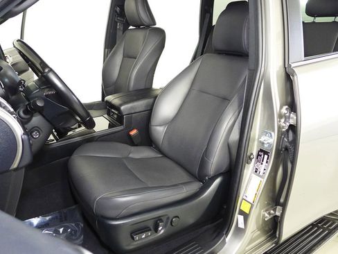 Used 2022 Lexus GX 460 Premium w/ Premium Package AWD/4WD image 22