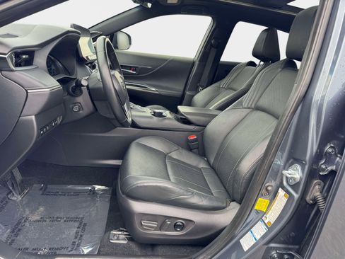 Used 2021 Toyota Venza Limited w/ Advanced Technology Package image 14