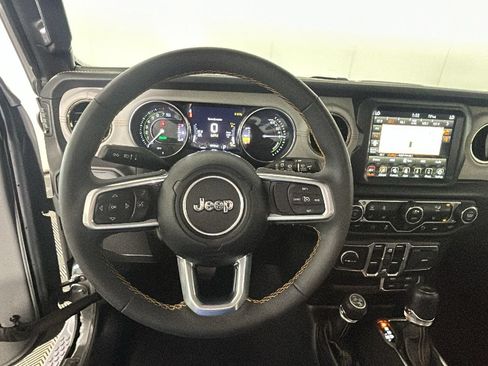 Used 2023 Jeep Wrangler Unlimited Sahara AWD/4WD image 16