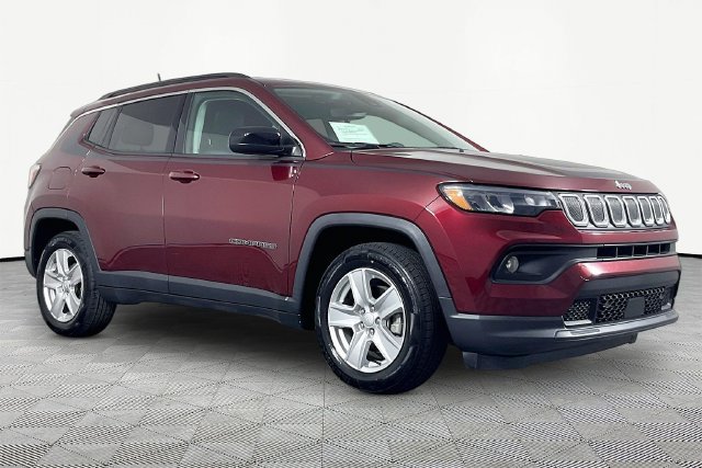 Used 2022 Jeep Compass Latitude w/ Mopar Graphics Package FWD image 3