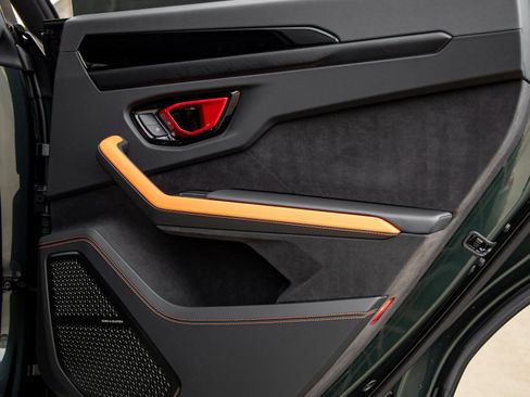 Used 2025 Lamborghini Urus SE image 38
