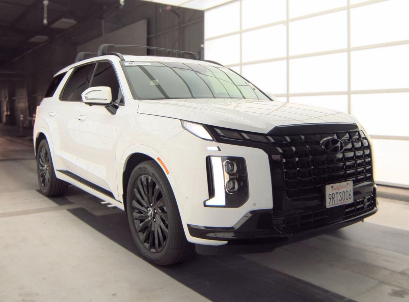 Used 2025 Hyundai Palisade Calligraphy AWD/4WD image 3
