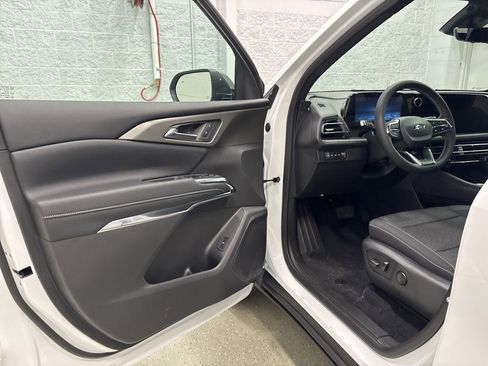 New 2026 Chevrolet Traverse LT image 12