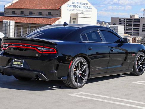 Used 2017 Dodge Charger R/T Scat Pack w/ Technology Group image 4