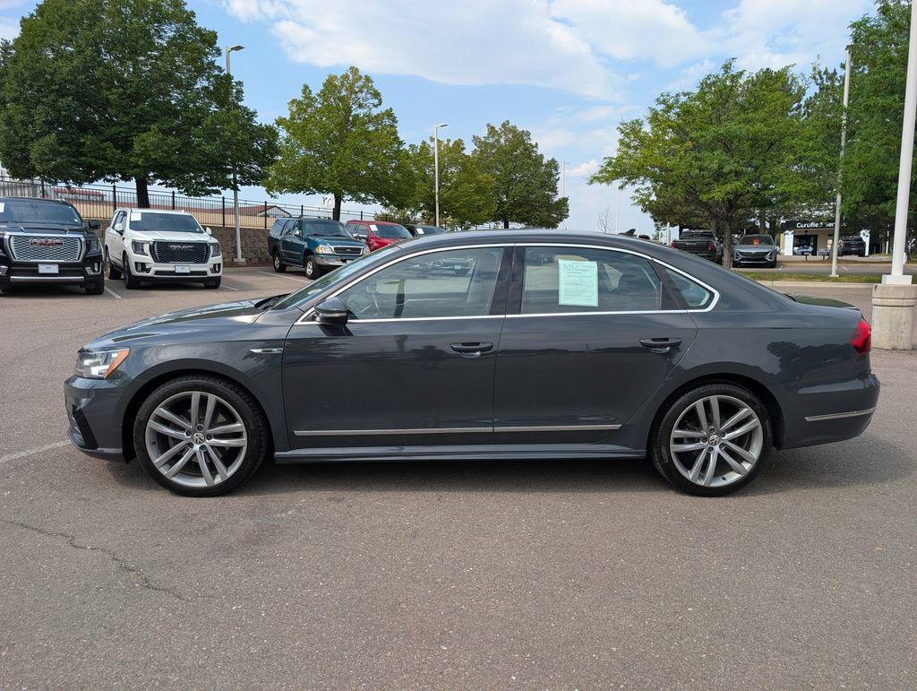 Used 2017 Volkswagen Passat 1.8T R-Line FWD image 3