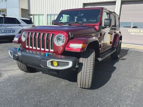 Used 2022 Jeep Wrangler Unlimited Sahara w/ Cold Weather Group AWD/4WD image 4