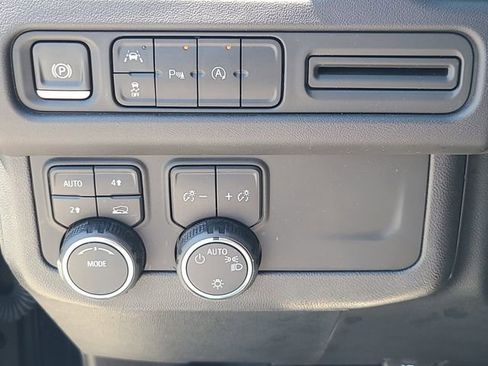 Used 2024 Chevrolet Suburban LT AWD/4WD image 21