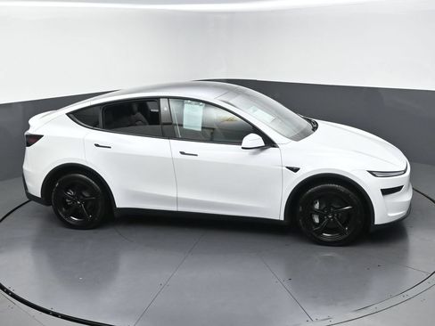 Used 2026 Tesla Model Y AWD image 41