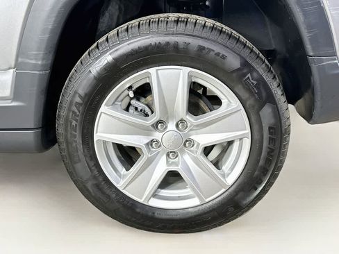Used 2022 Jeep Compass Latitude AWD/4WD image 8