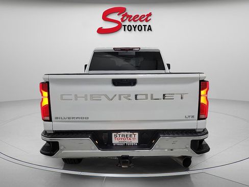 Used 2024 Chevrolet Silverado 2500 LTZ w/ LTZ Plus Package image 3