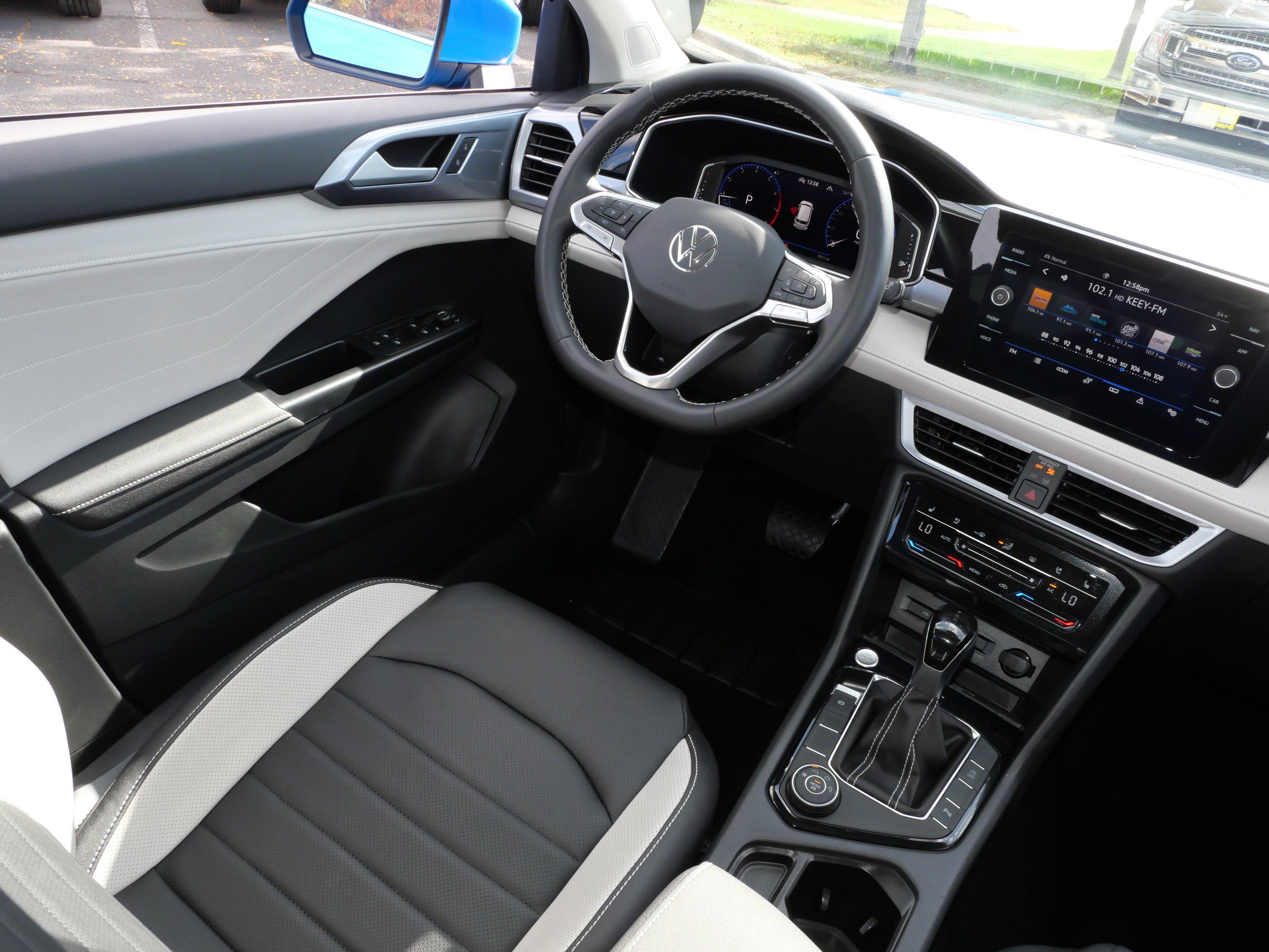 Certified 2025 Volkswagen Taos SEL AWD/4WD image 9