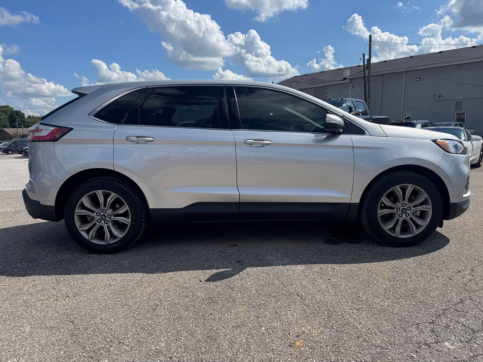 Used 2019 Ford Edge Titanium w/ Equipment Group 301A FWD image 7