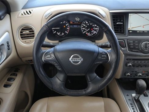 Used 2020 Nissan Pathfinder SL image 11