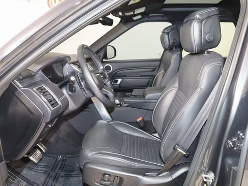 Used 2023 Land Rover Discovery Metropolitan Edition image 12