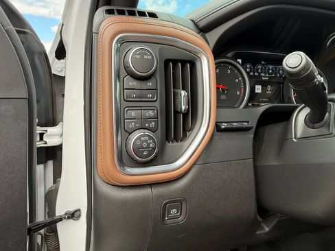 Used 2021 Chevrolet Silverado 3500 High Country w/ Z71 Off-Road Package AWD/4WD image 19