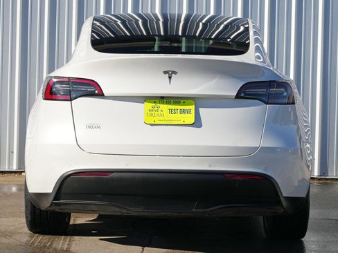 Used 2021 Tesla Model Y Long Range image 11