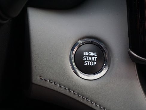 Used 2023 Toyota Highlander XLE image 13